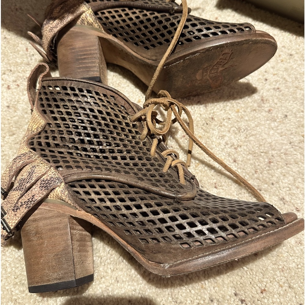 Freebird Benni Size 9 Like New